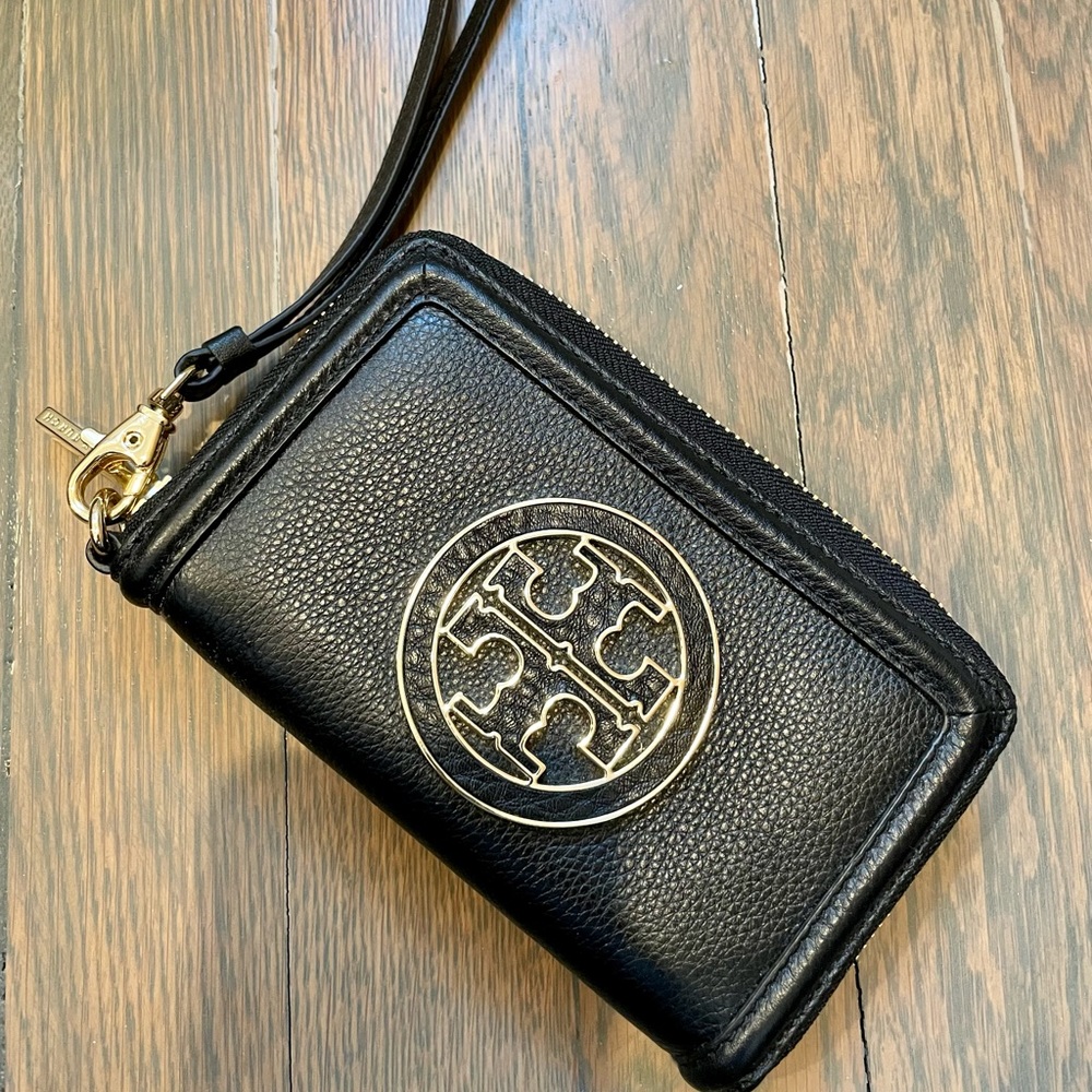 NWOT Tory Burch Black Pebbled Leather Zip Wallet